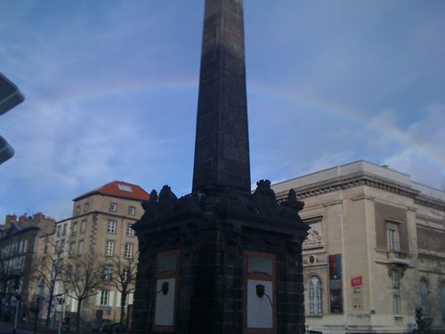 arc en ciel obélisque clermont ferrand