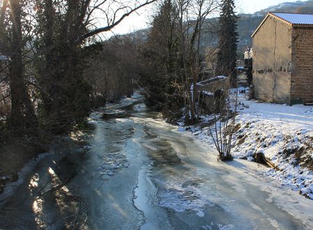 La Couze Chambon gelée à Montaigut le Blanc