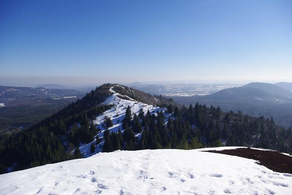 Les puys de la Vache et de Lassolas en hiver