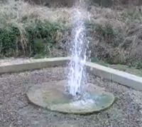 La source des gargouillères et le geyser de Lignat