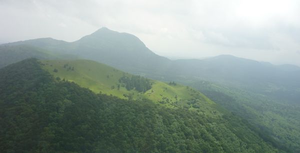 Volcans d'auvergne vus du ciel Puy de Dôme de come Pariou (8)