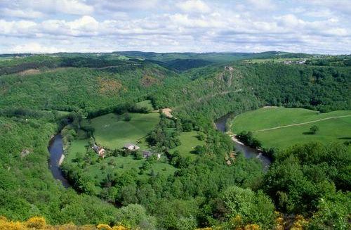 Le pont de Menat et le méandre de Rochocol