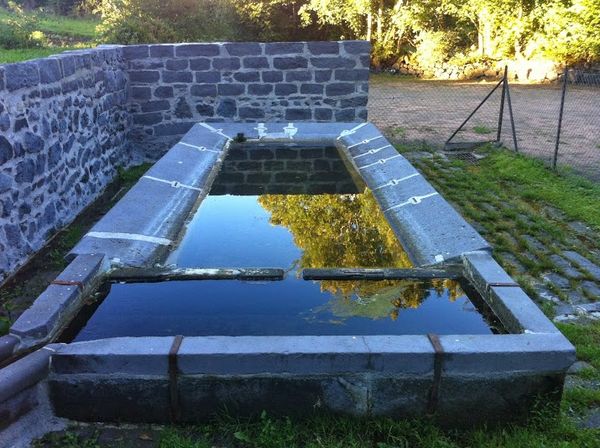 Source et lavoir à Egaules