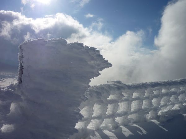 sommet-du-Puy-de-D%C3%B4me-neige-glace-g