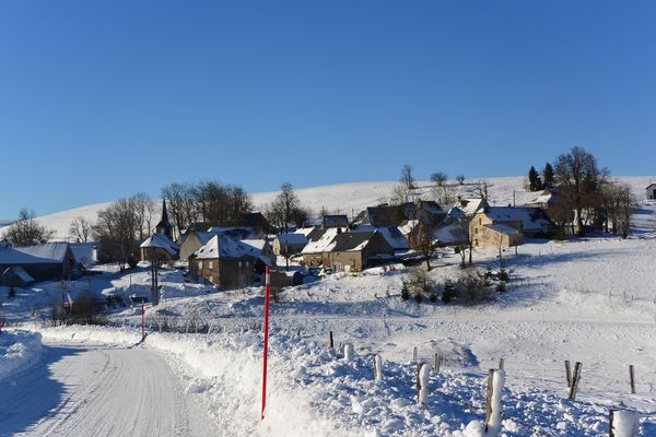 Village-de-la-Godivelle-enneig%C3%A9.jpg
