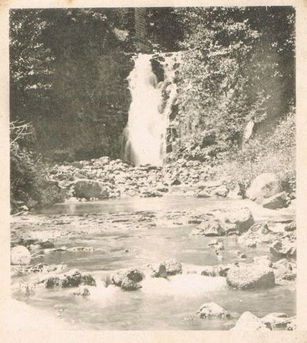 Cascade de la Roche environ puy en Velay Haute Loire Dolaizon