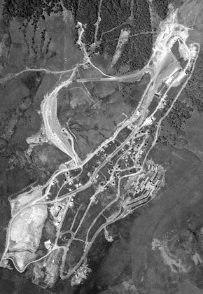 vue aérienne super-besse lac des hermines sancy 1967 (290)