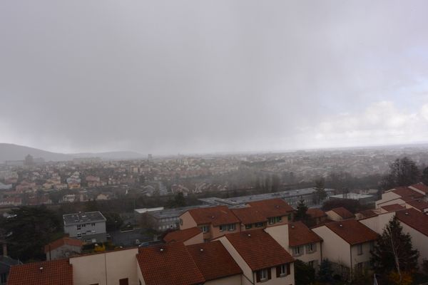 Vidéo et photo d'une averse grêligène sur Clermont-Ferrand