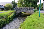 vieux pont en pierre Sioule Saintbonnet près Orcival (1)