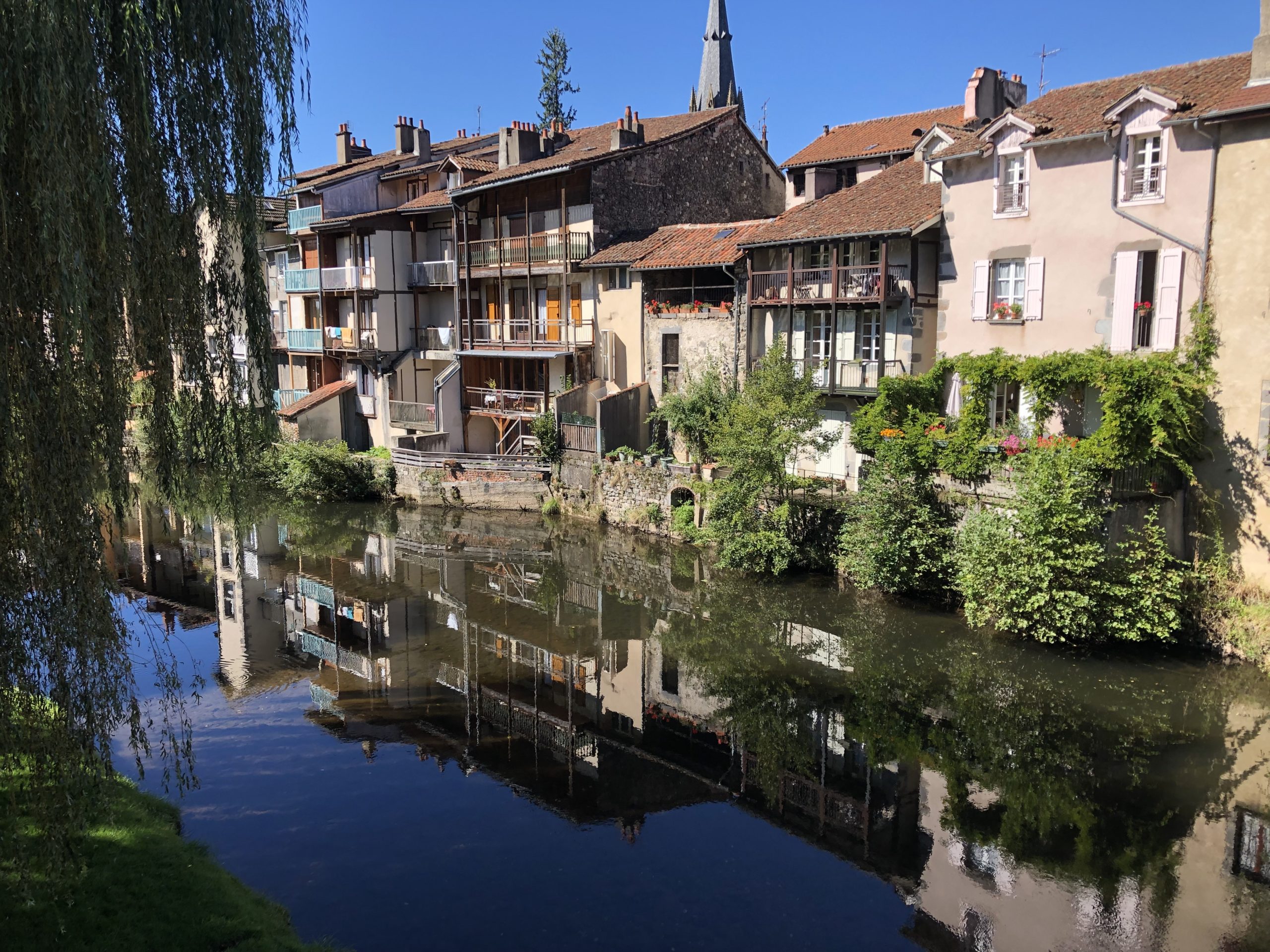 En suivant la Jordanne dans la ville d'Aurillac