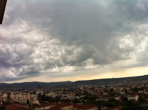 Ciel d'orage sur Clermont-Ferrand